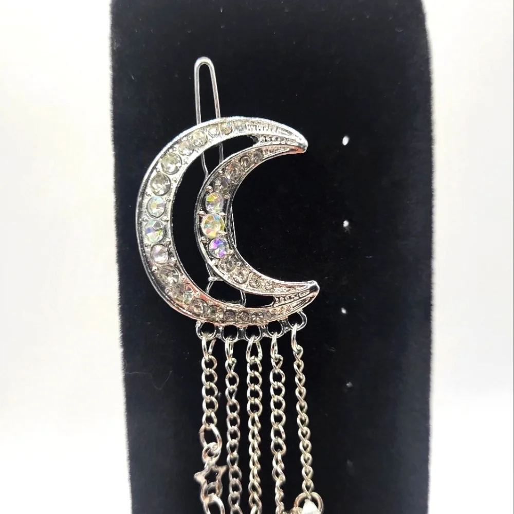 🌜 Moon Brooch - Picture 4 of 5